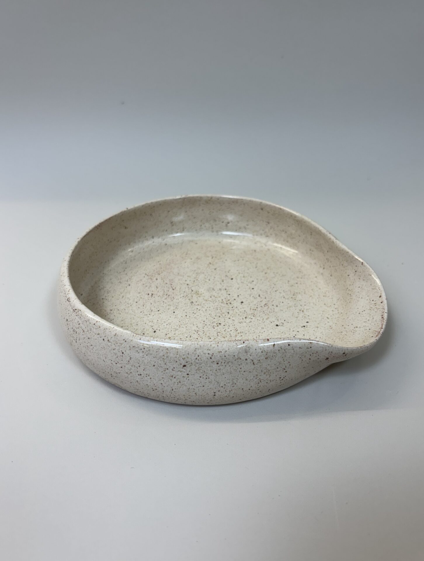 Spoon Rest keramik – håndlavet skeholder i stentøj creme