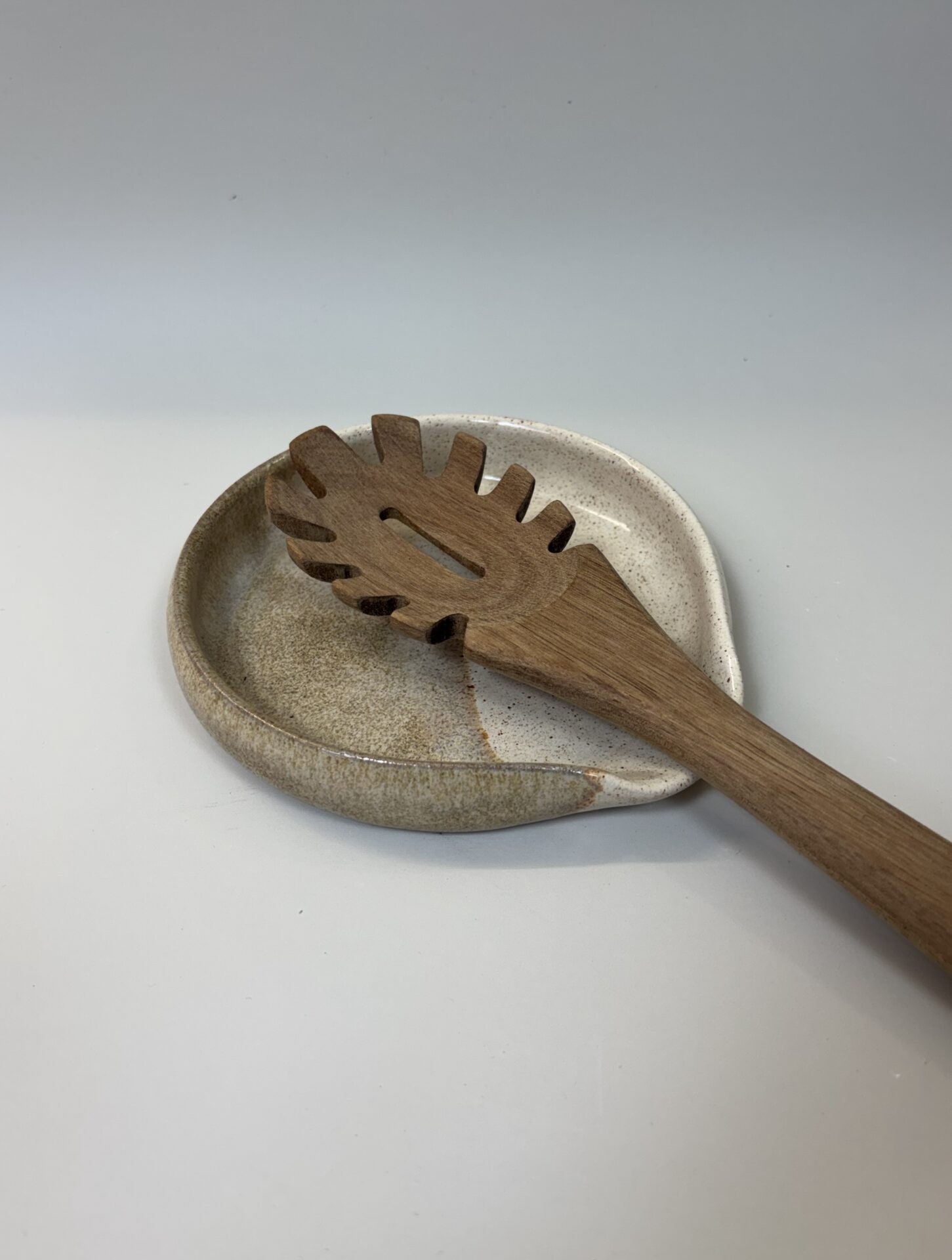 Spoon Rest keramik – håndlavet skeholder i stentøj sand/creme - Billede 2